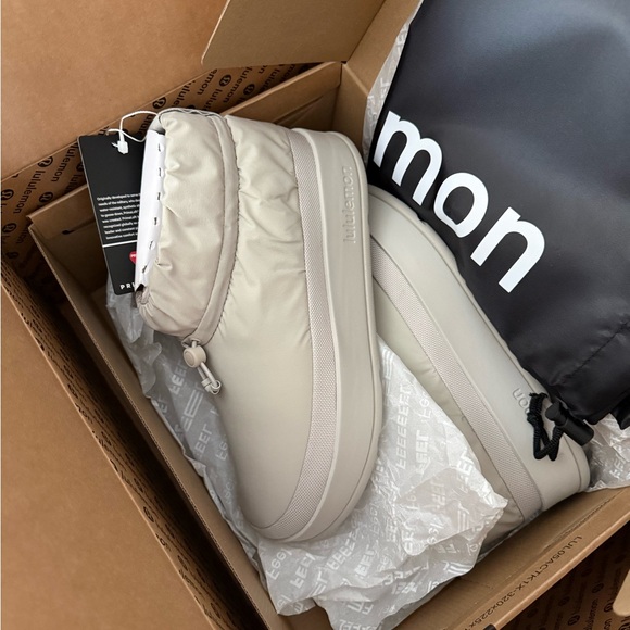 BNIB Lululemon athletica Women's Wunder Puff Mini Boots - Picture 5 of 5